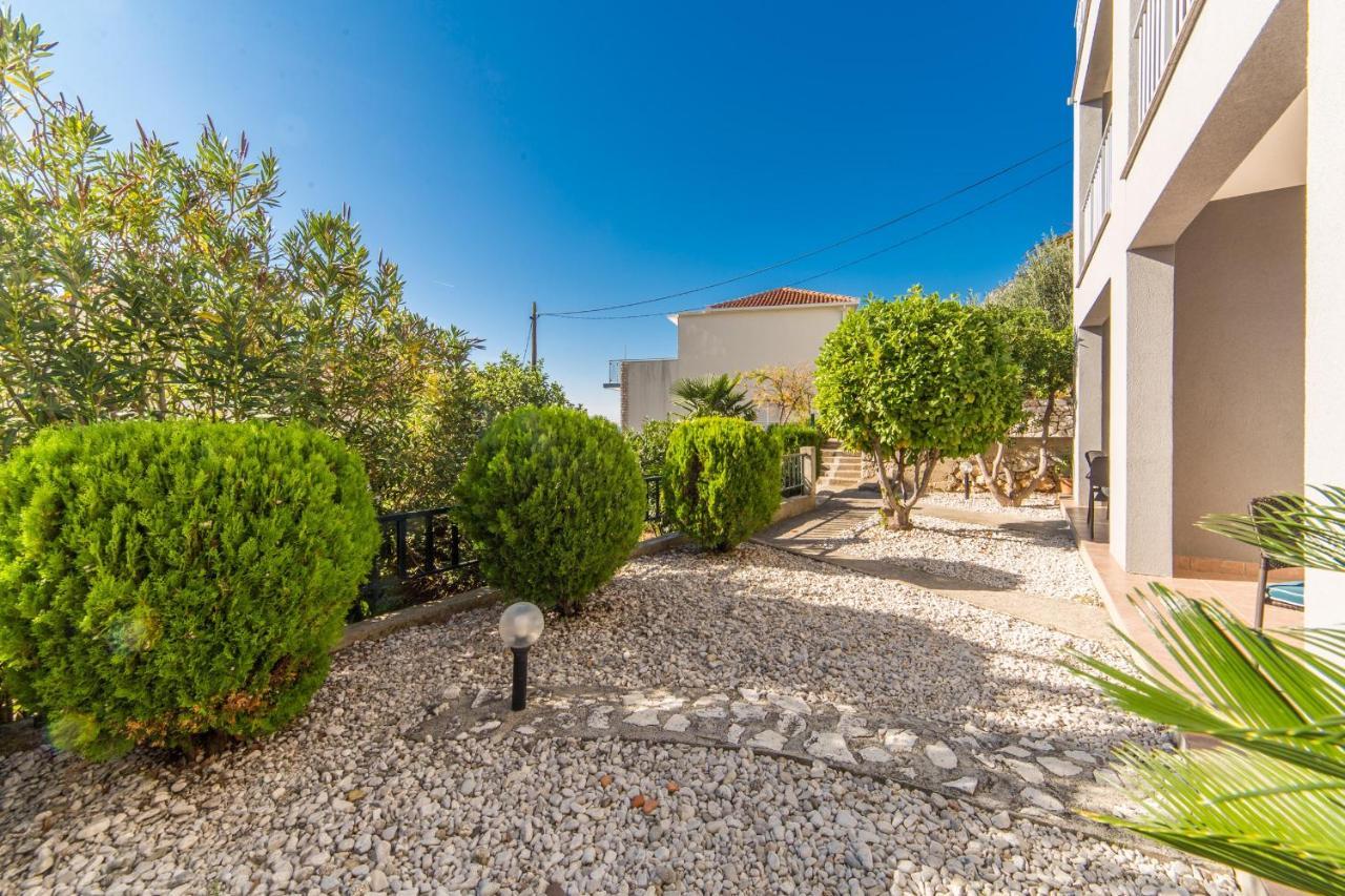 Apartments By The Sea Brist, Makarska - 11078 외부 사진
