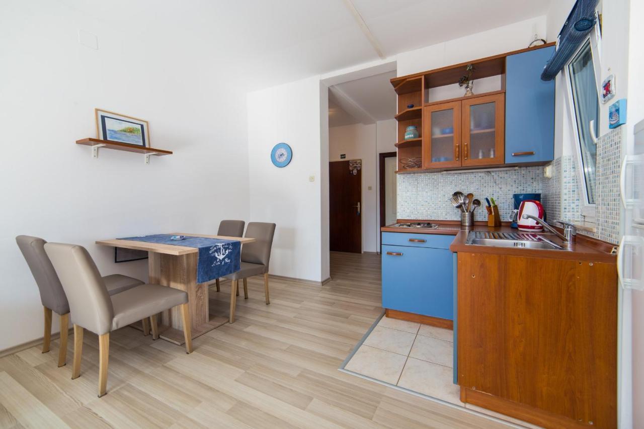 Apartments By The Sea Brist, Makarska - 11078 외부 사진