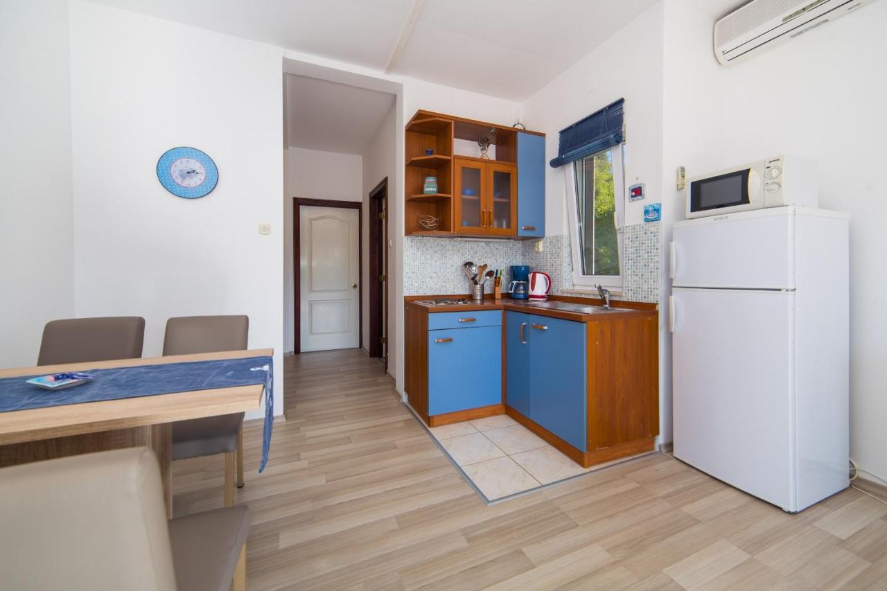 Apartments By The Sea Brist, Makarska - 11078 외부 사진