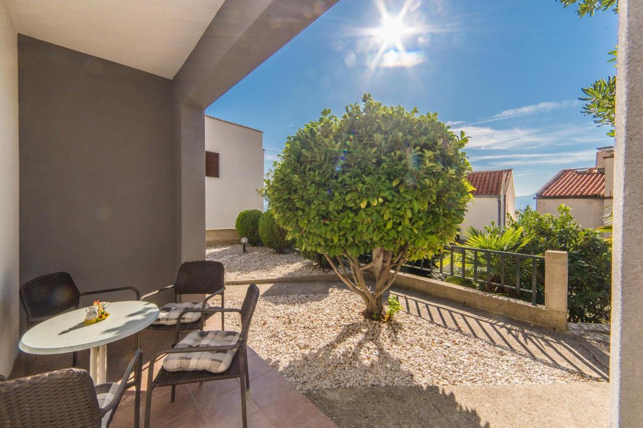 Apartments By The Sea Brist, Makarska - 11078 외부 사진