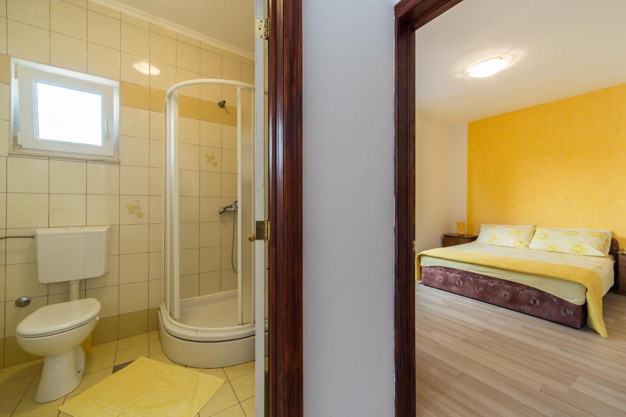 Apartments By The Sea Brist, Makarska - 11078 외부 사진