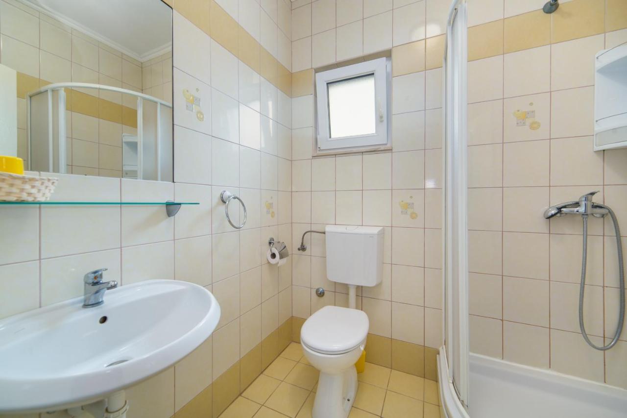 Apartments By The Sea Brist, Makarska - 11078 외부 사진