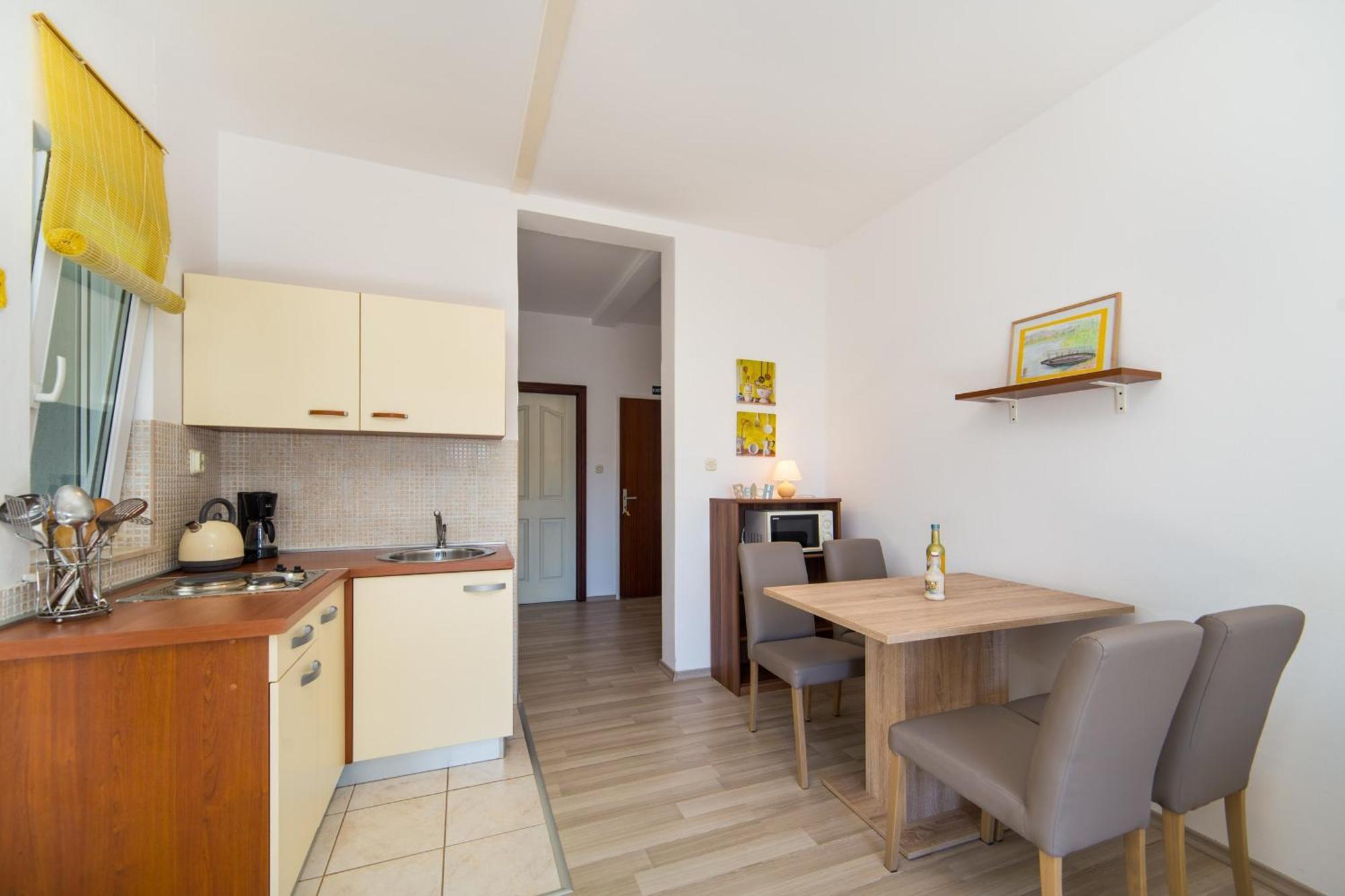 Apartments By The Sea Brist, Makarska - 11078 객실 사진