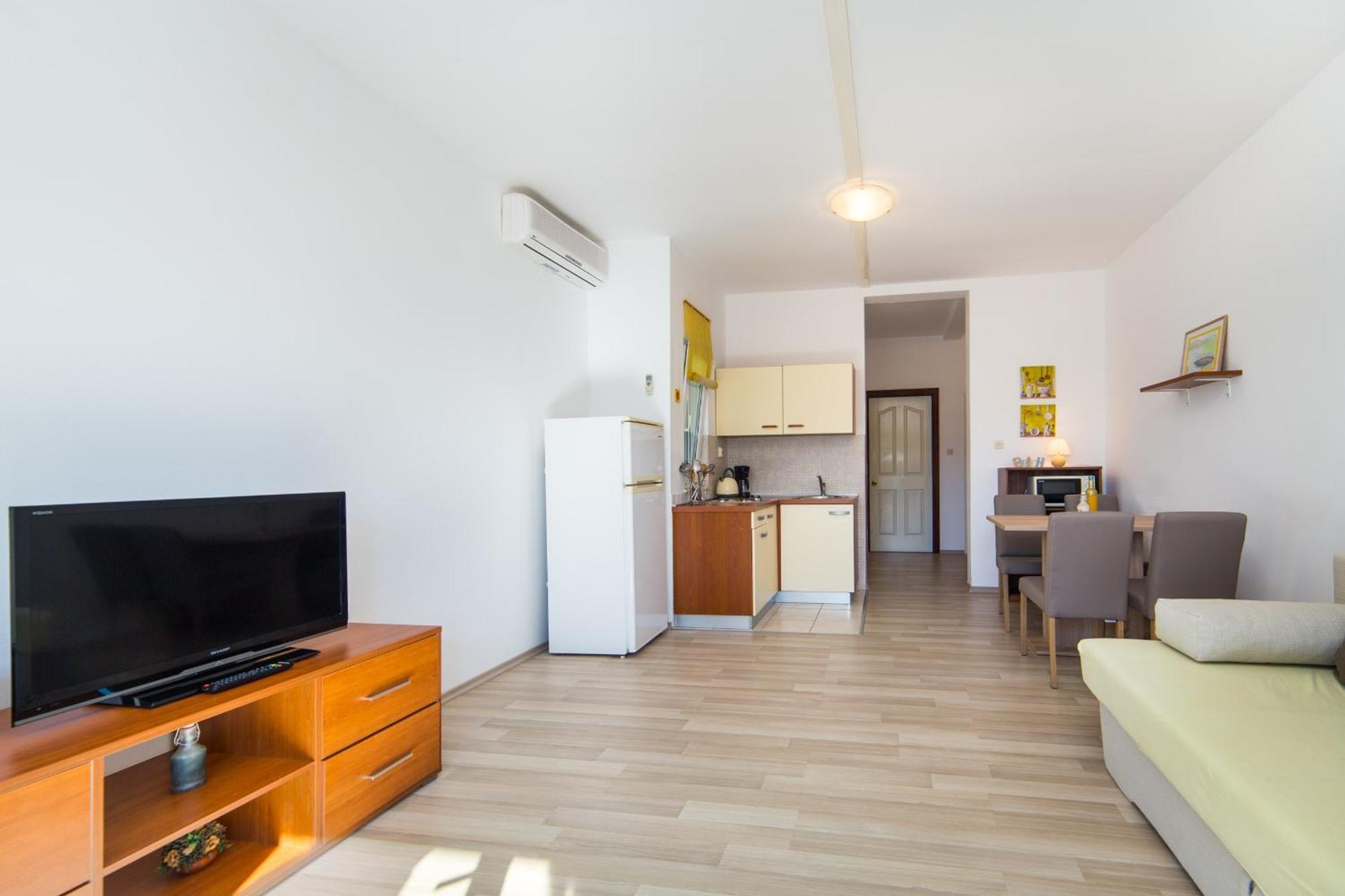 Apartments By The Sea Brist, Makarska - 11078 객실 사진