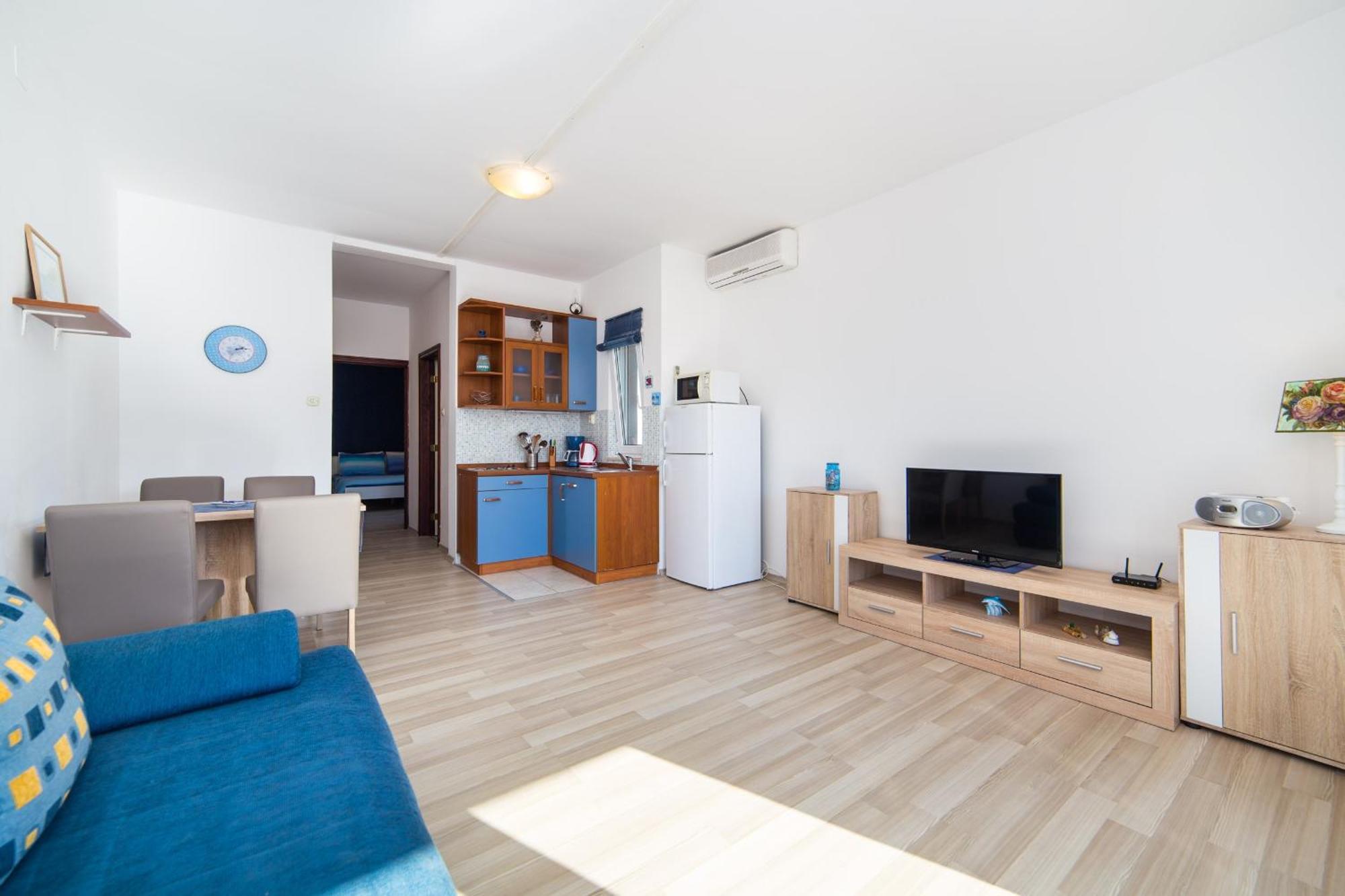 Apartments By The Sea Brist, Makarska - 11078 객실 사진